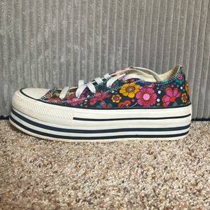 Low Top, platform, floral converse.